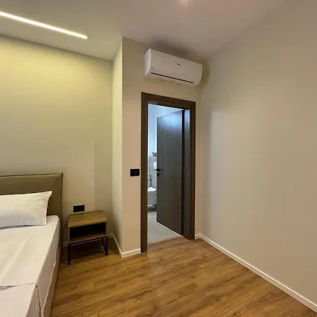 Andi Downtown Deluxe * Vlorë