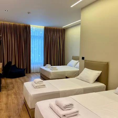 Andi Downtown Deluxe