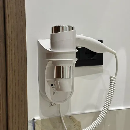 Andi Downtown Deluxe Hotel Vlorë