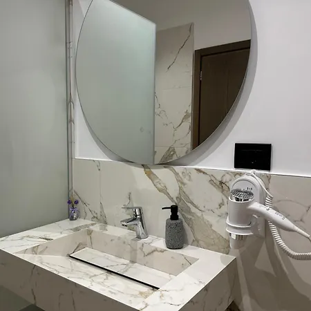 Andi Downtown Deluxe Hotel *