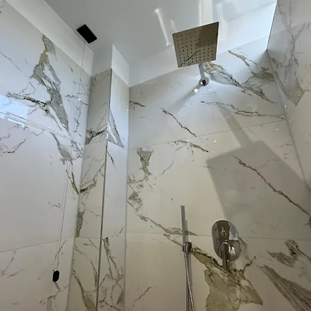 Andi Downtown Deluxe Vlorë