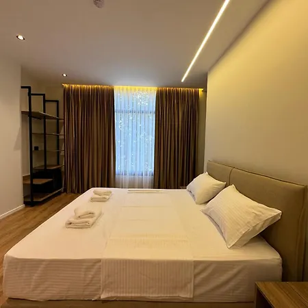 Andi Downtown Deluxe * Vlore
