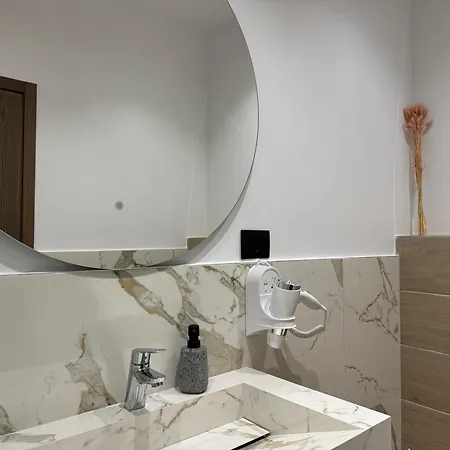 Andi Downtown Deluxe