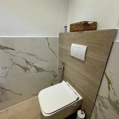 Hotel Andi Downtown Deluxe Vlorë