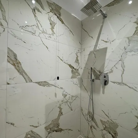 Hotel Andi Downtown Deluxe