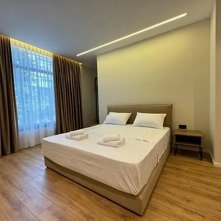Andi Downtown Deluxe * Vlorë