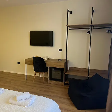 Andi Downtown Deluxe Hotel Vlorë